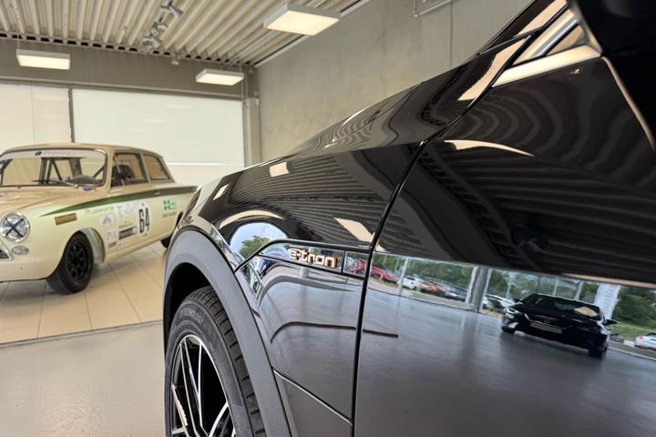 Sort Audi e-tron fra 2022