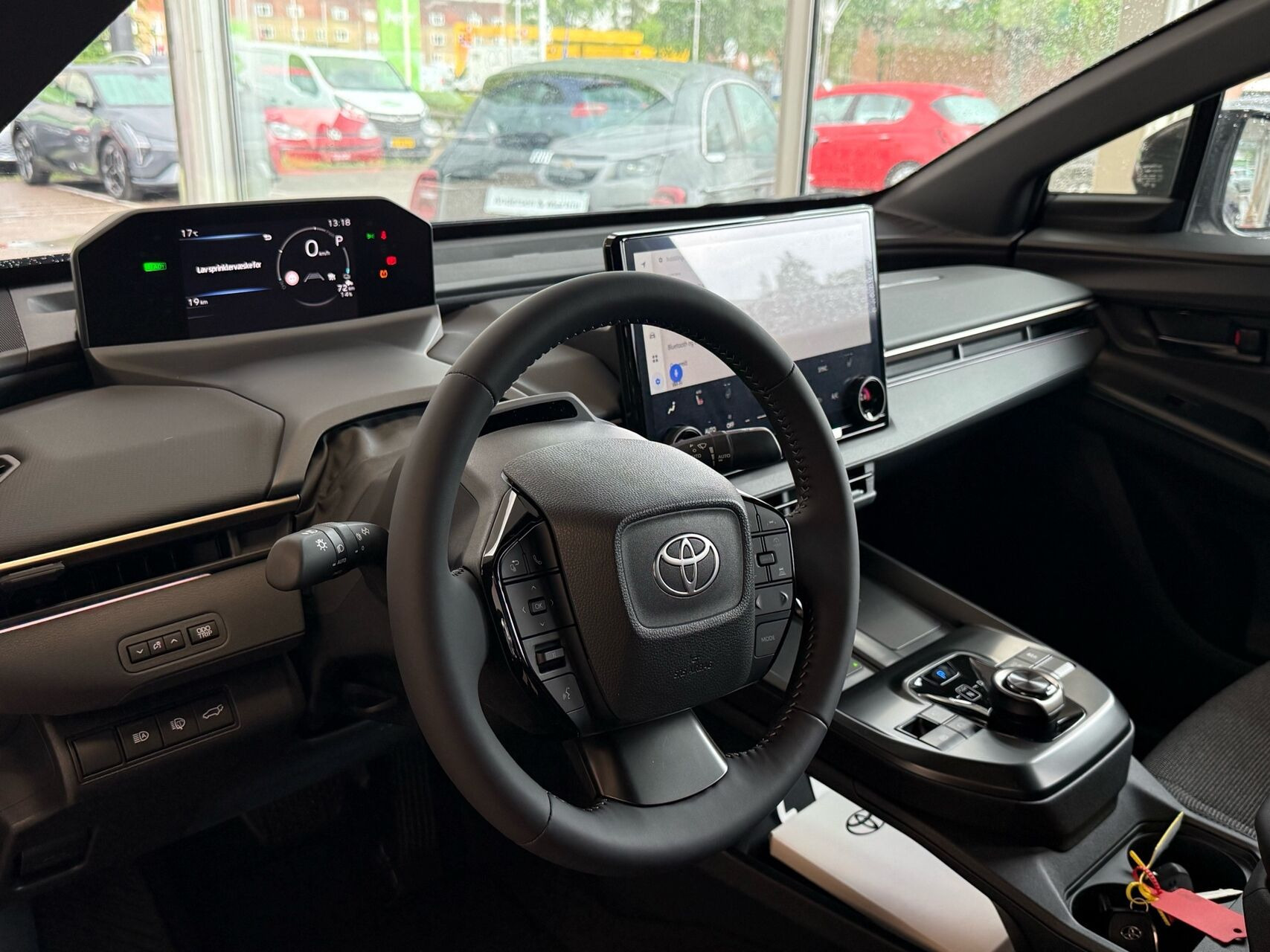 Sort Toyota BZ4X fra 2026