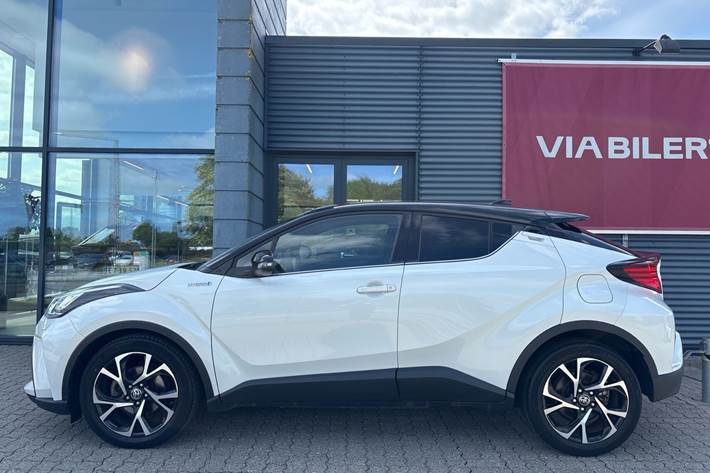 Hvid Toyota C-HR fra 2021