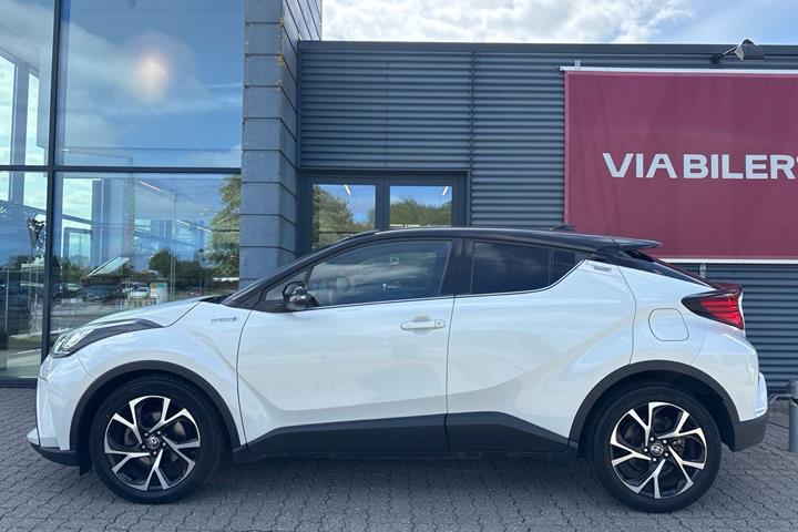 Hvid Toyota C-HR fra 2021
