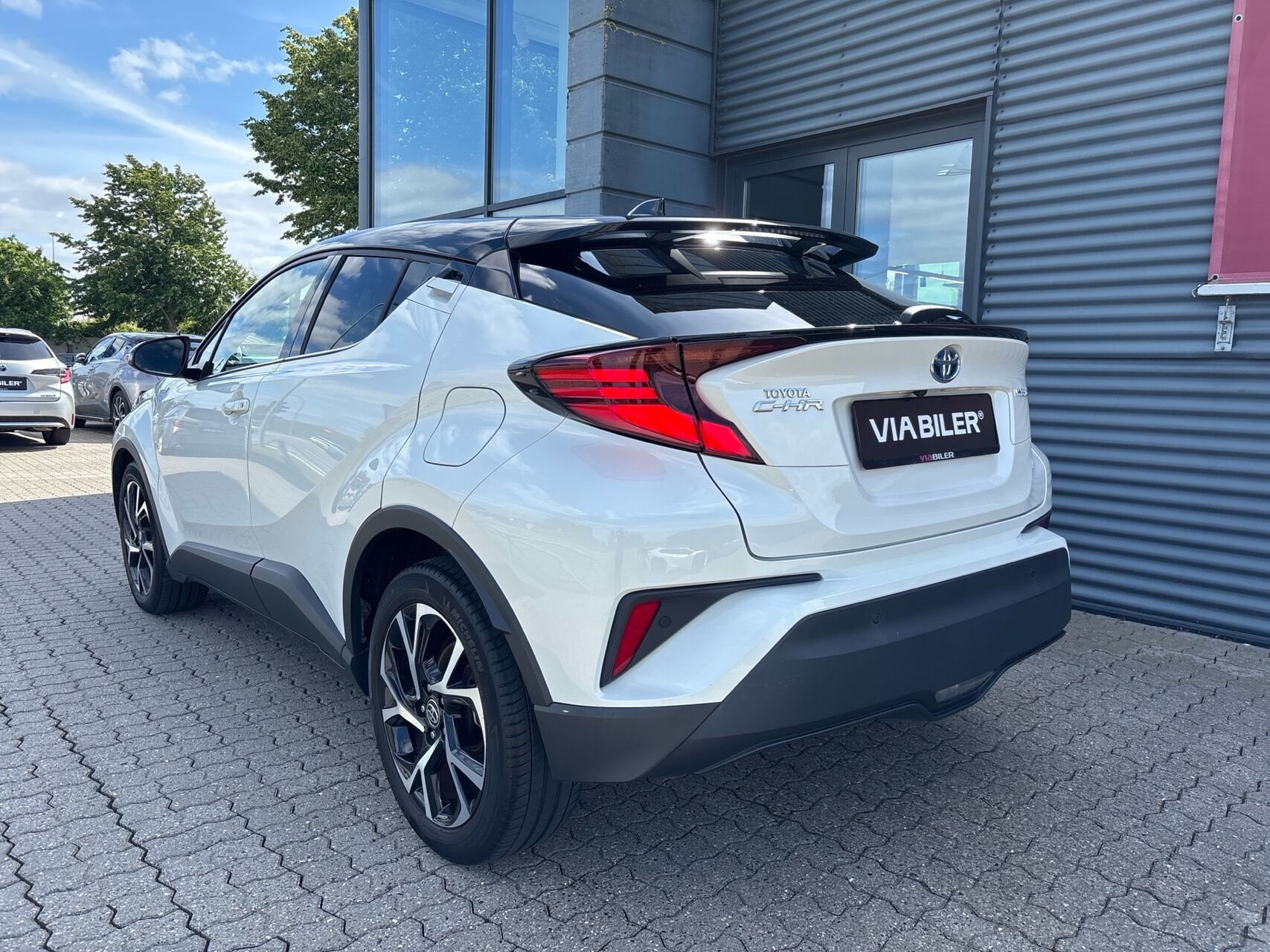 Hvid Toyota C-HR fra 2021