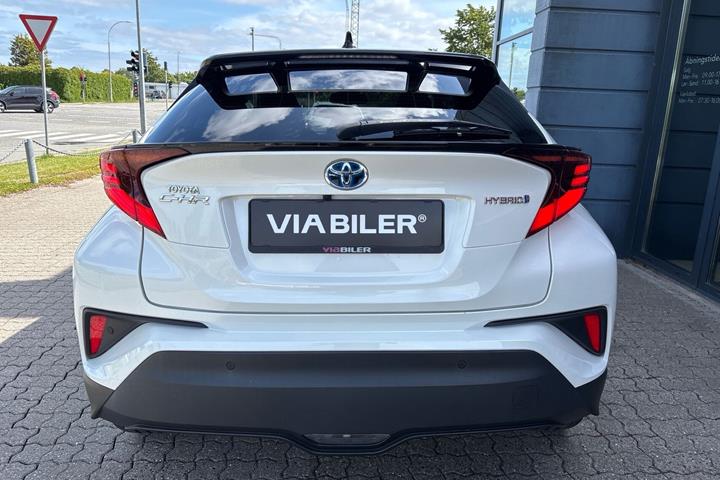Hvid Toyota C-HR fra 2021