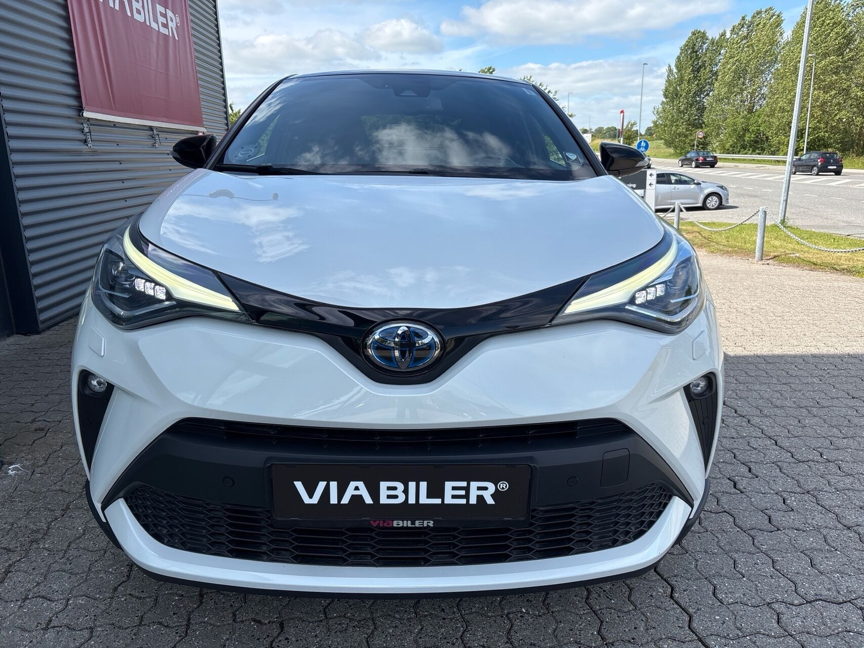 Hvid Toyota C-HR fra 2021
