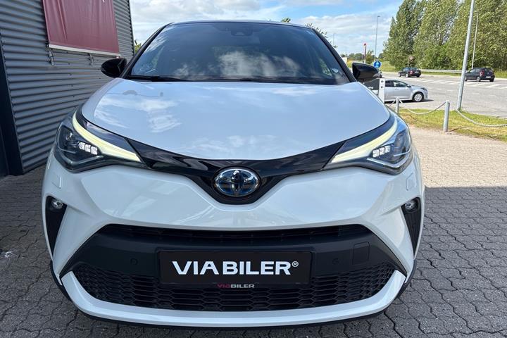 Hvid Toyota C-HR fra 2021