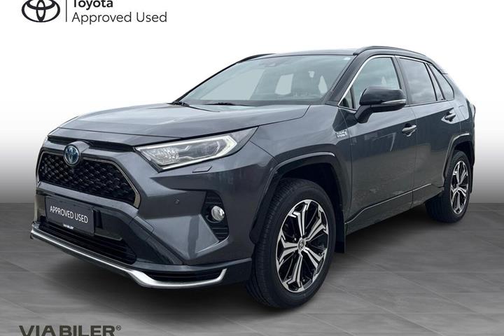 Grå Toyota RAV4 Plug-in fra 2021 set udefra