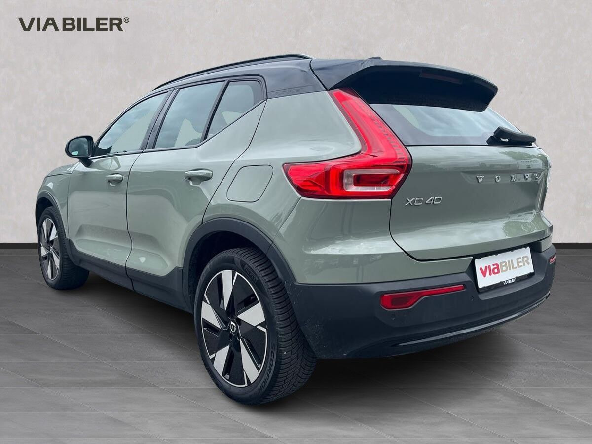 Grøn Volvo XC40 fra 2024