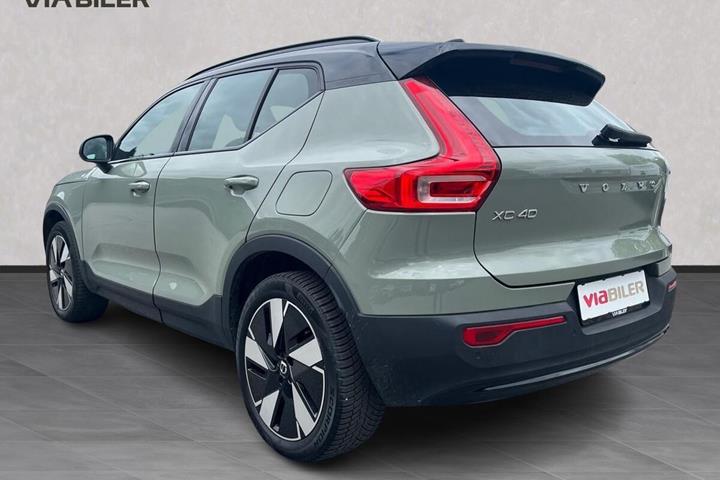 Grøn Volvo XC40 fra 2024