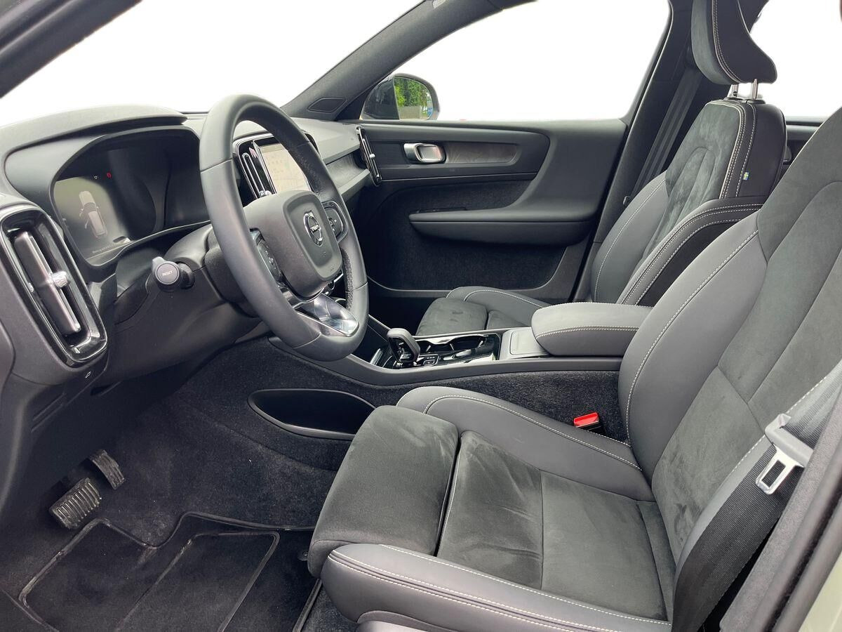 Grøn Volvo XC40 fra 2024