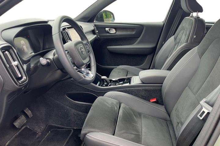 Grøn Volvo XC40 fra 2024