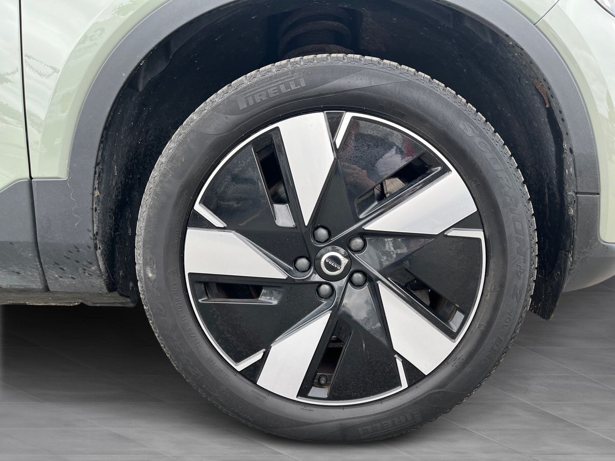 Grøn Volvo XC40 fra 2024