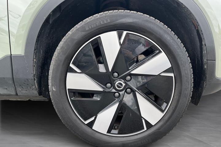 Grøn Volvo XC40 fra 2024
