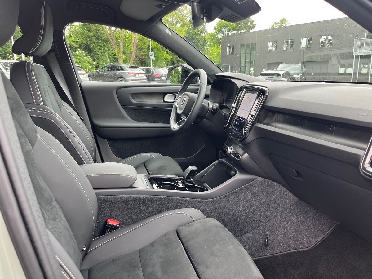 Grøn Volvo XC40 fra 2024