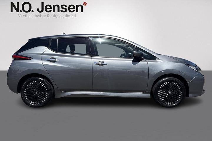 Sort Nissan Leaf fra 2023