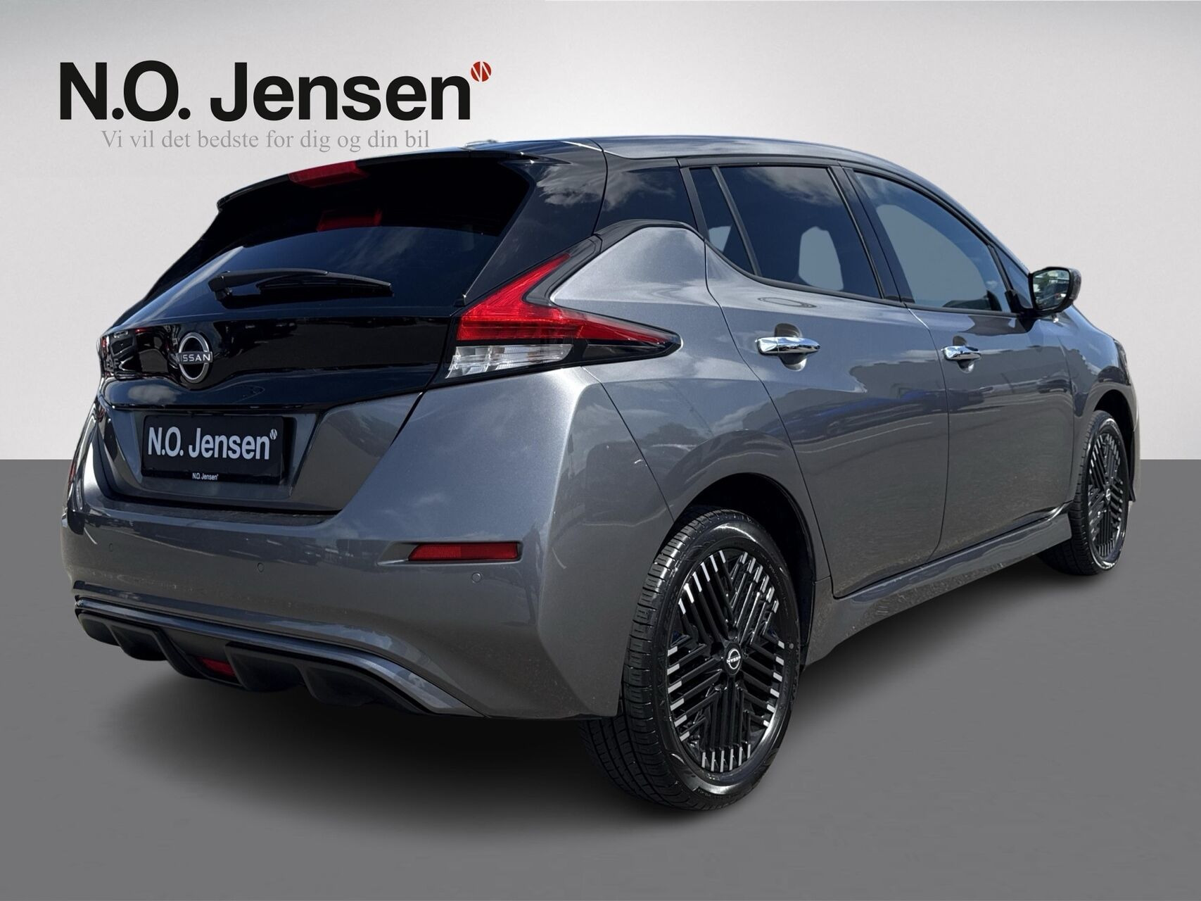 Sort Nissan Leaf fra 2023