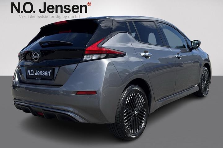 Sort Nissan Leaf fra 2023