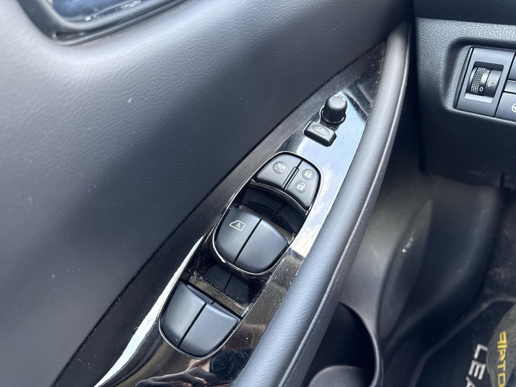 Sort Nissan Leaf fra 2023