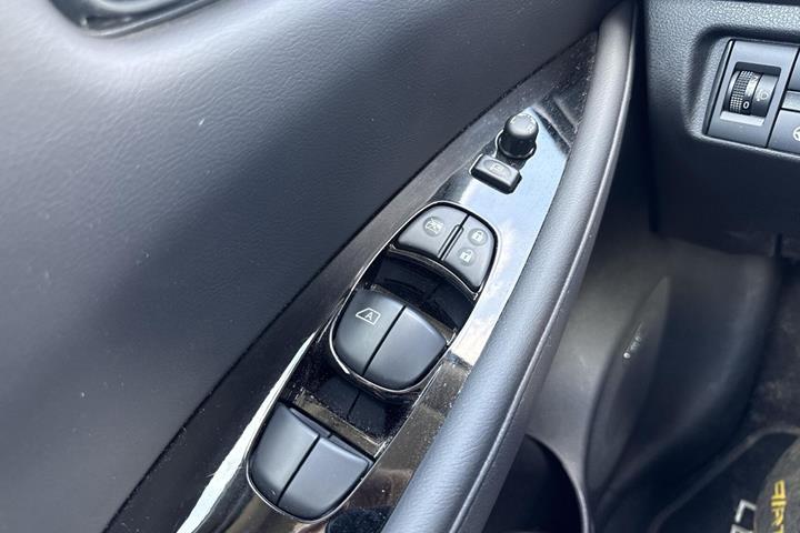 Sort Nissan Leaf fra 2023
