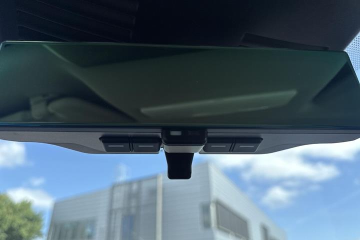 Sort Nissan Leaf fra 2023