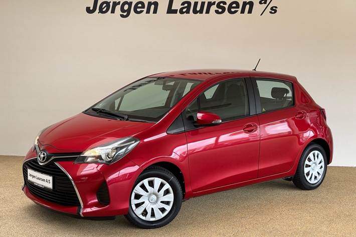 Rød Toyota Yaris fra 2016