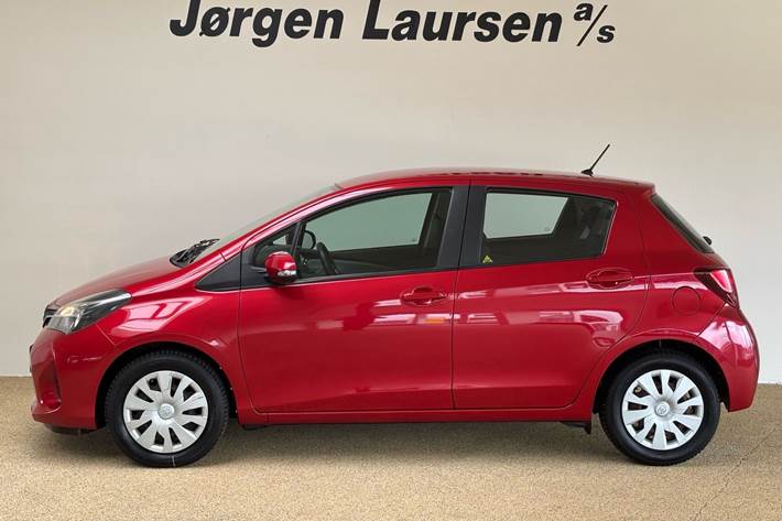 Rød Toyota Yaris fra 2016