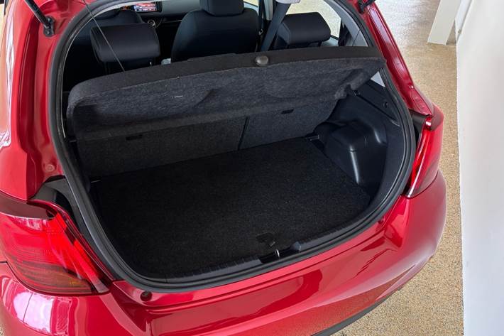 Rød Toyota Yaris fra 2016