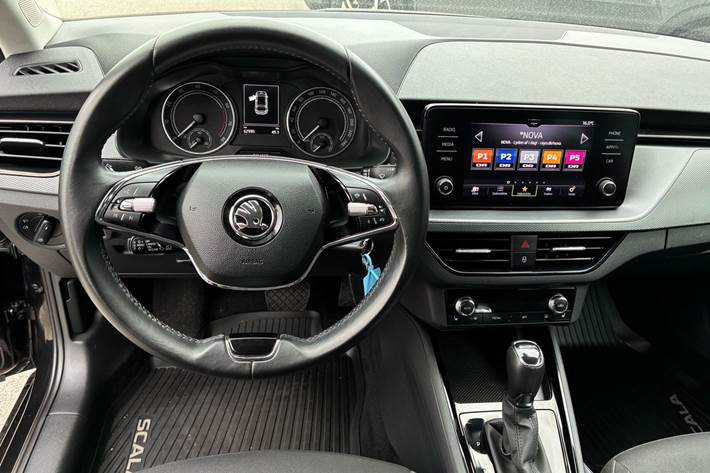 Sort Skoda Scala fra 2021