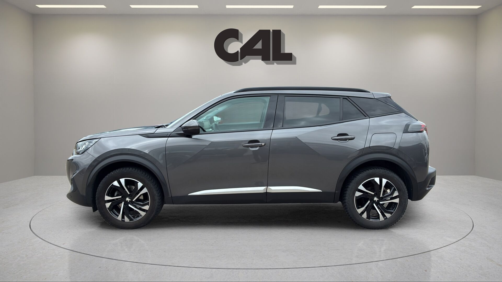 Grå Peugeot 2008 fra 2021
