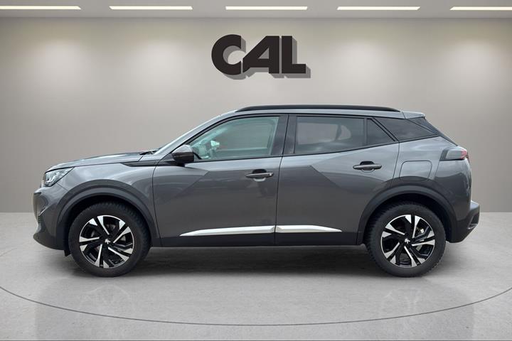 Grå Peugeot 2008 fra 2021