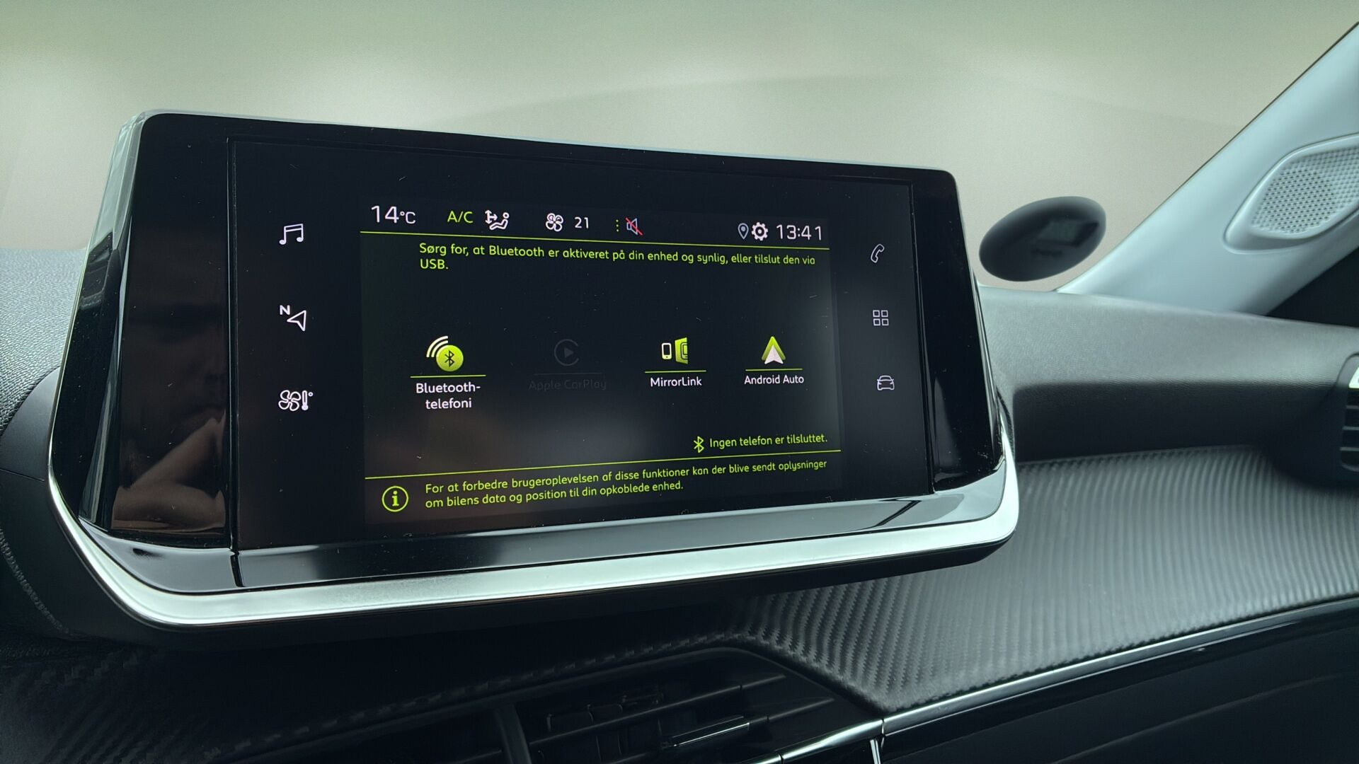 Grå Peugeot 2008 fra 2021