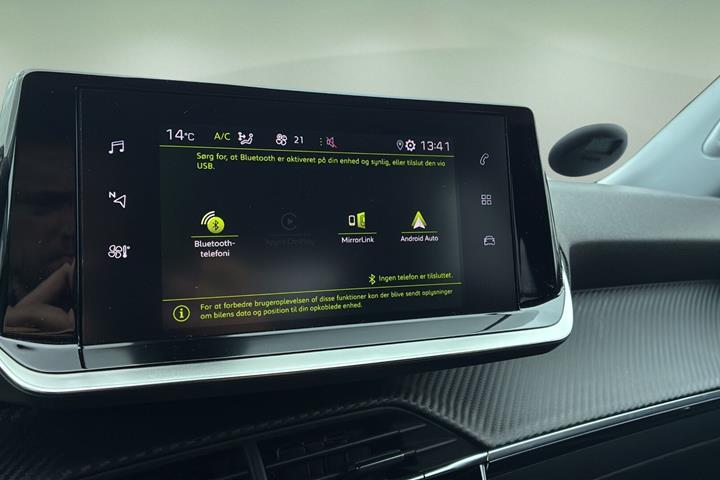 Grå Peugeot 2008 fra 2021
