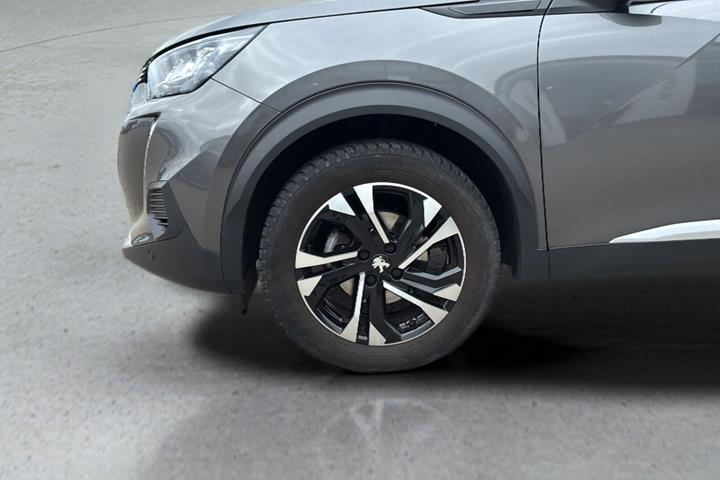Grå Peugeot 2008 fra 2021