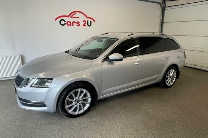 Grå Skoda Octavia fra 2019