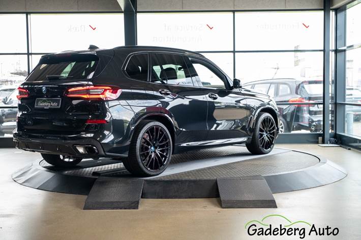 Sort BMW X5 fra 2021