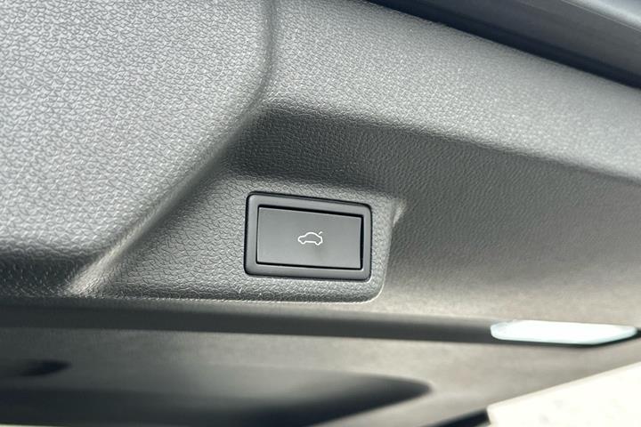 Grøn VW ID.Buzz fra 2024
