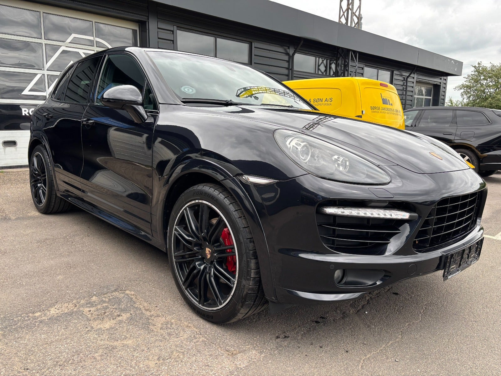 Sort Porsche Cayenne GTS fra 2013