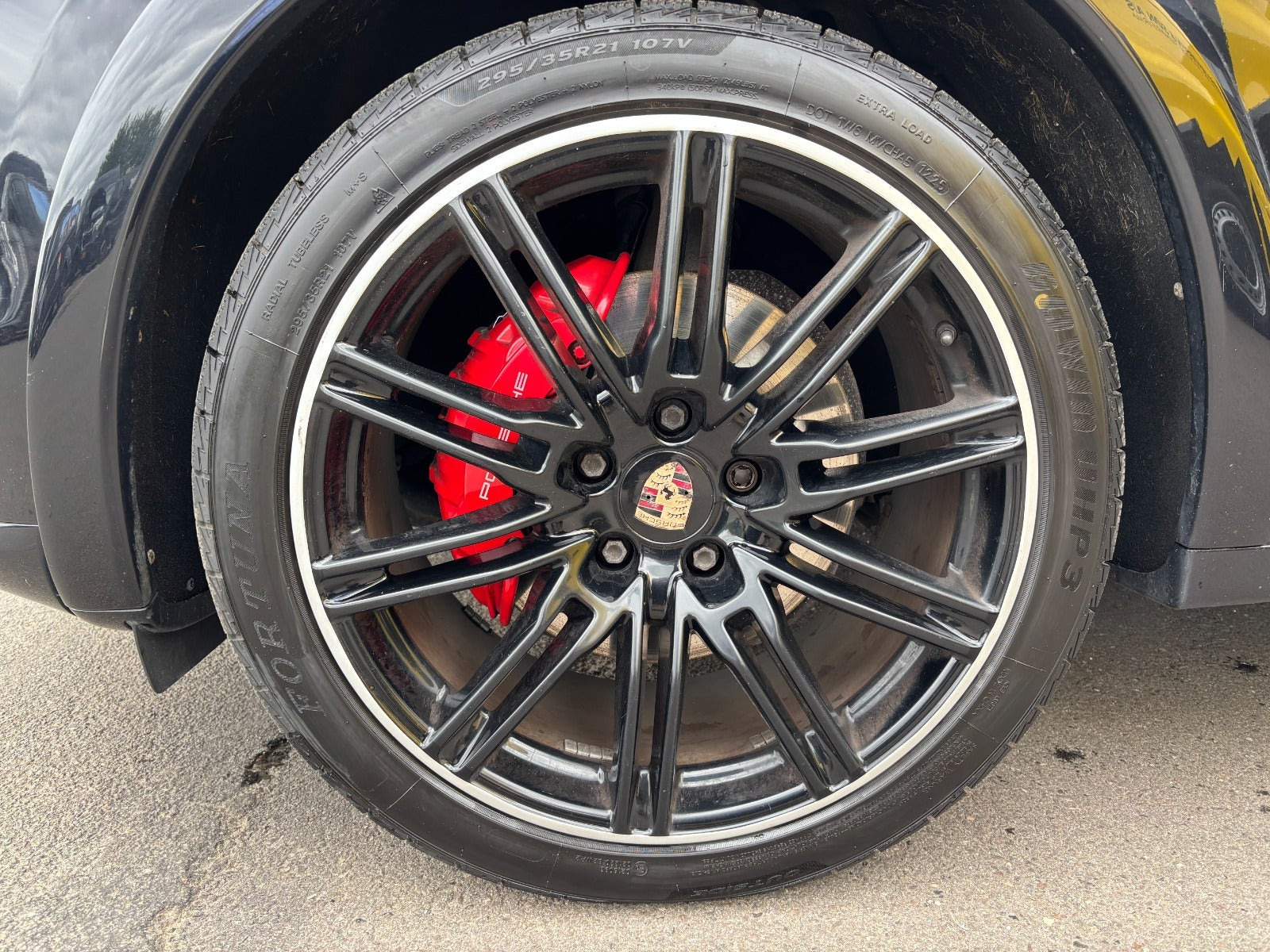 Sort Porsche Cayenne GTS fra 2013
