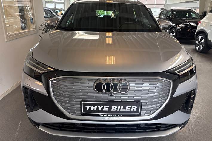 Sølv Audi Q4 e-tron fra 2023