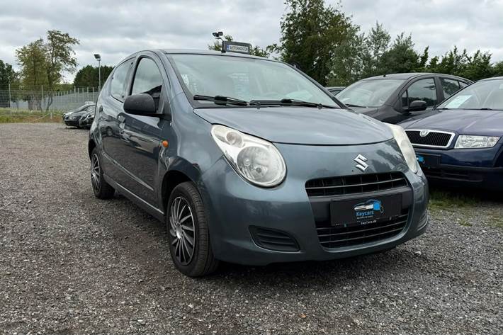 Grå Suzuki Alto fra 2009