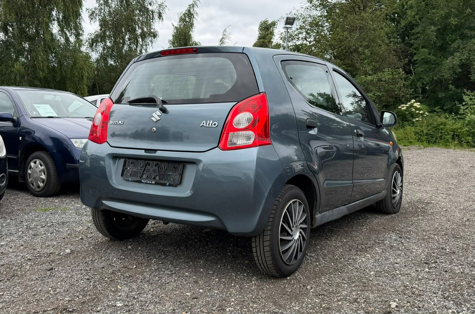Grå Suzuki Alto fra 2009