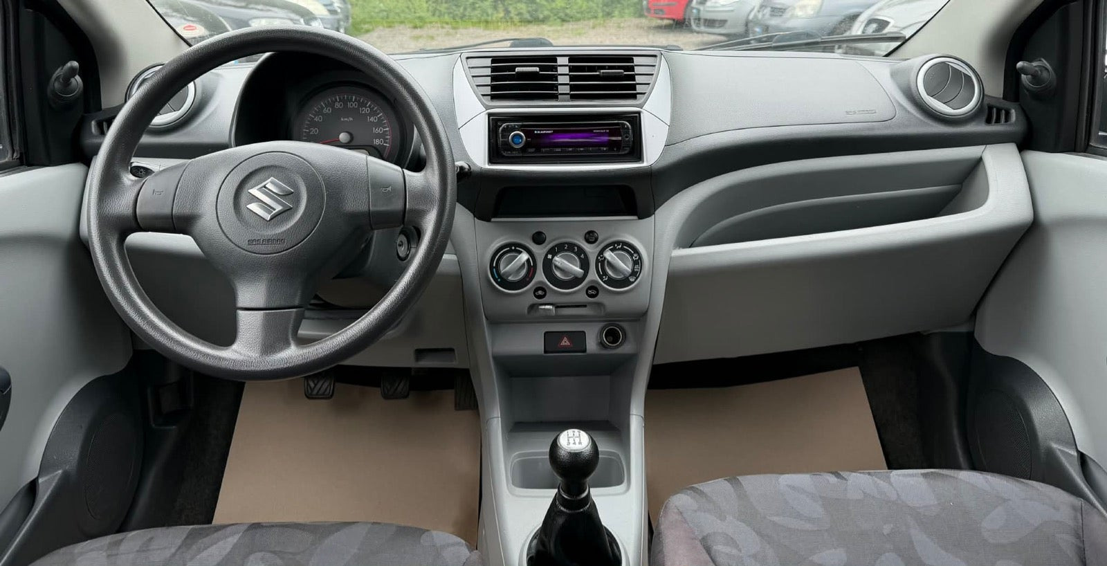 Grå Suzuki Alto fra 2009