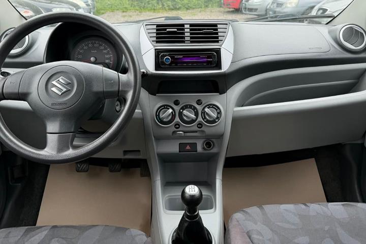 Grå Suzuki Alto fra 2009