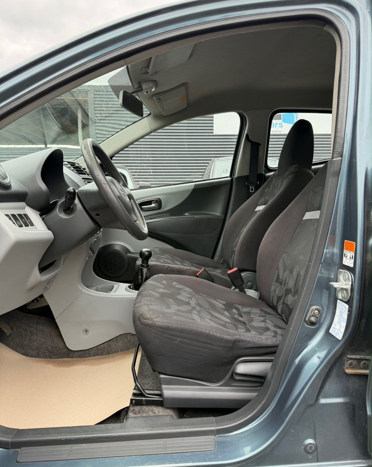 Grå Suzuki Alto fra 2009