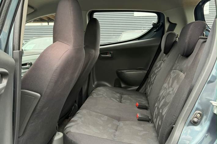 Grå Suzuki Alto fra 2009