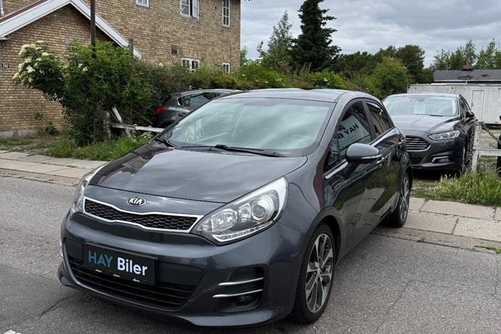 Grå Kia Rio fra 2016