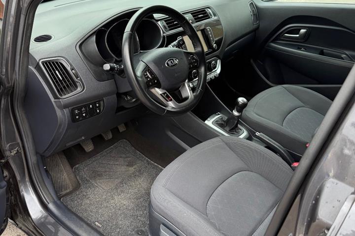 Grå Kia Rio fra 2016