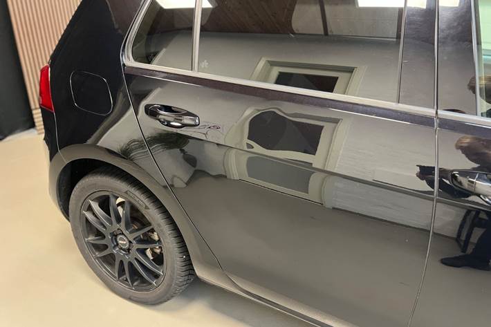 Sort VW Golf VII fra 2014