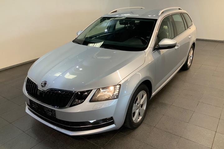 Sølv Skoda Octavia fra 2019 set udefra