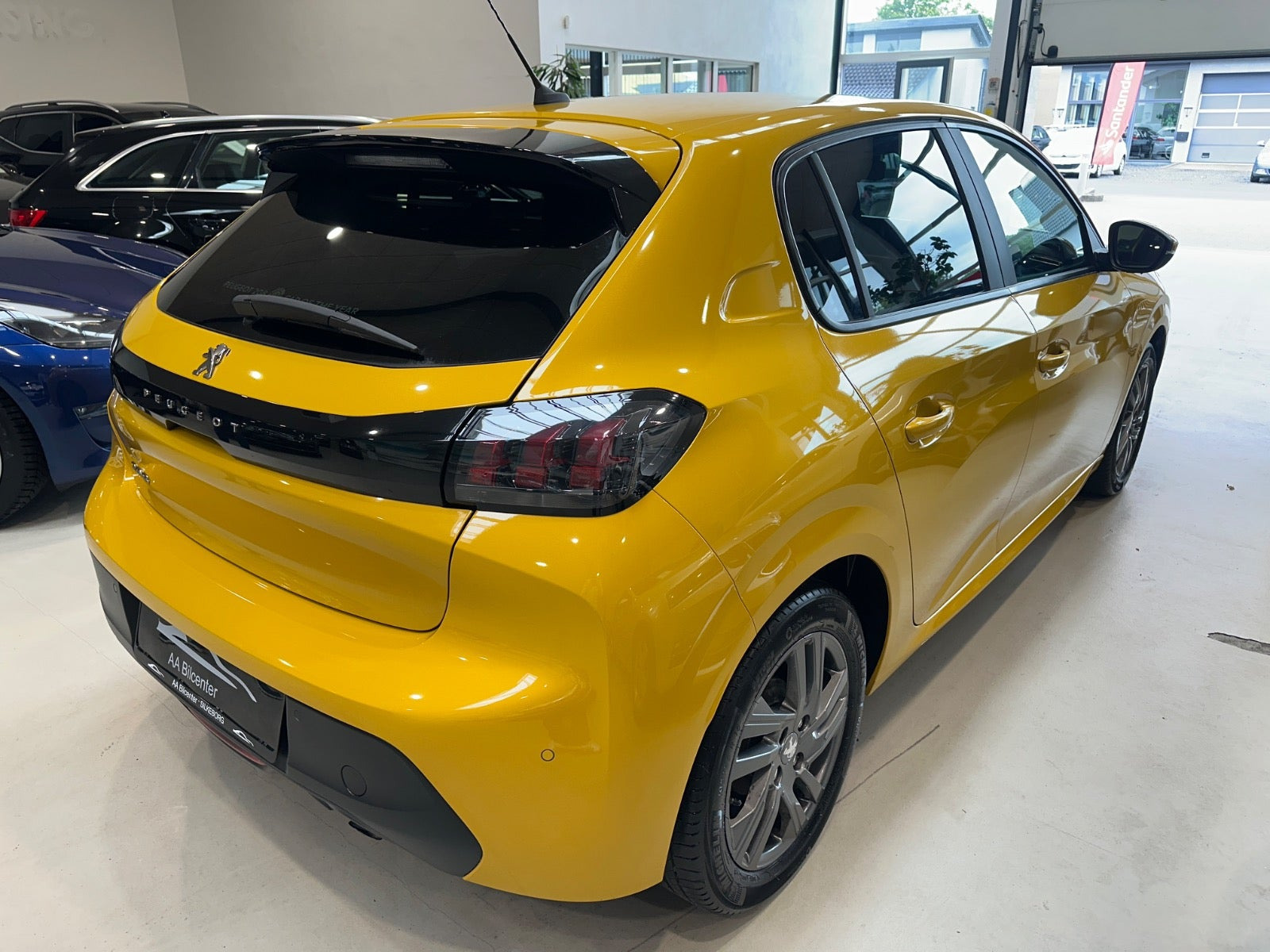 Gul Peugeot 208 fra 2021