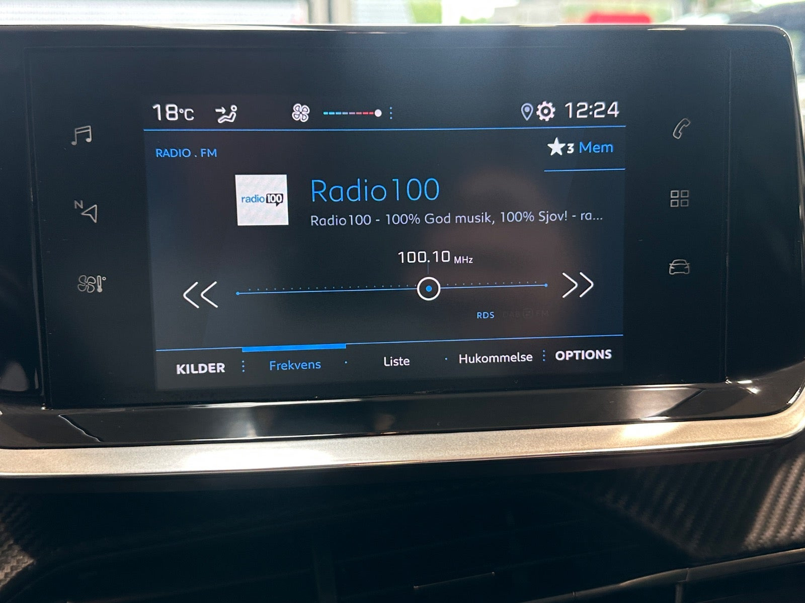 Gul Peugeot 208 fra 2021