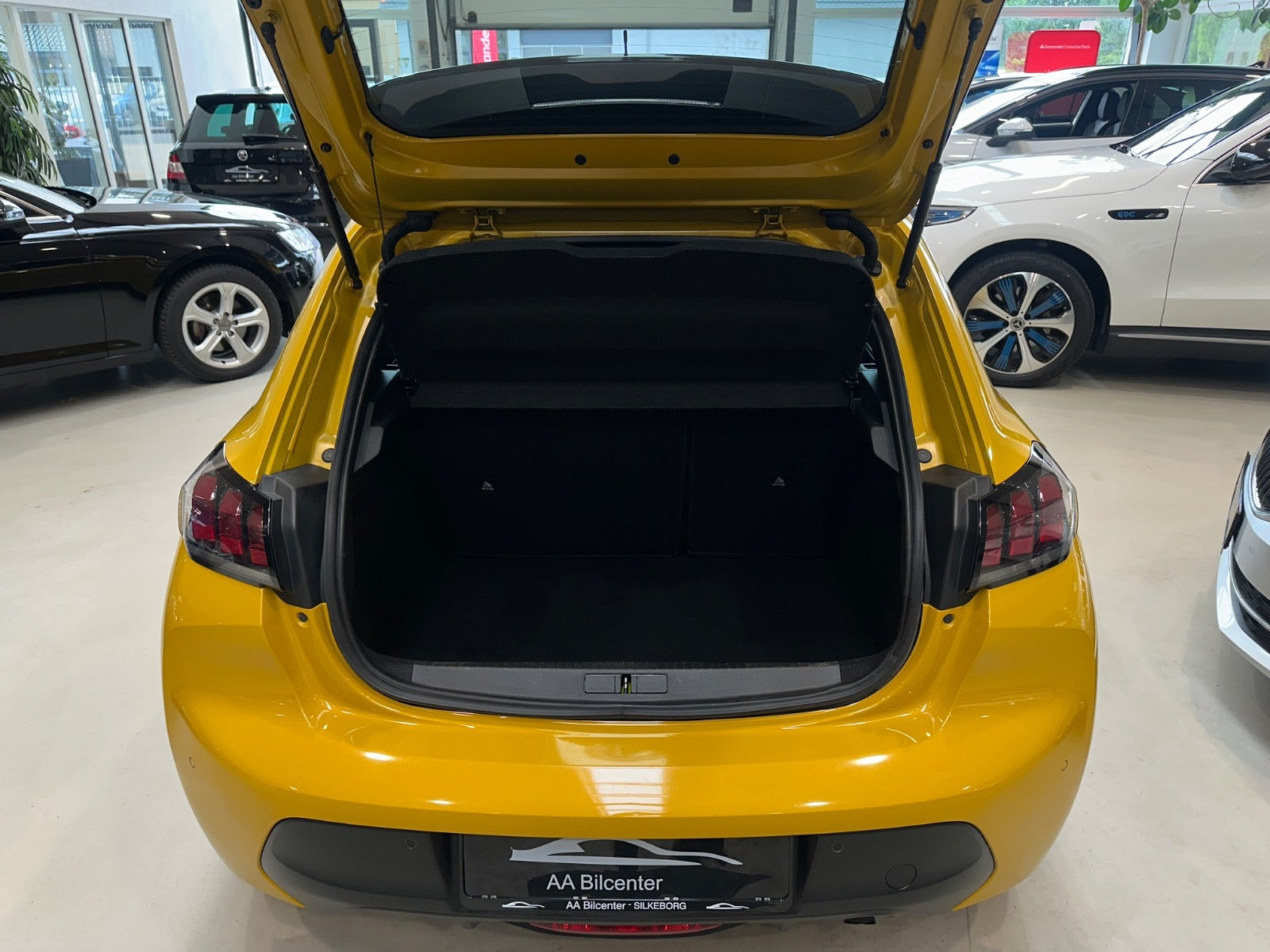 Gul Peugeot 208 fra 2021